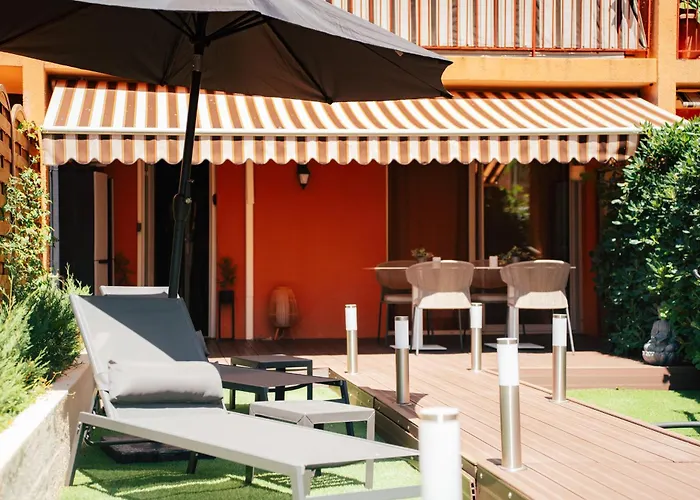 Romance & - Jacuzzi - Parking - * マントン